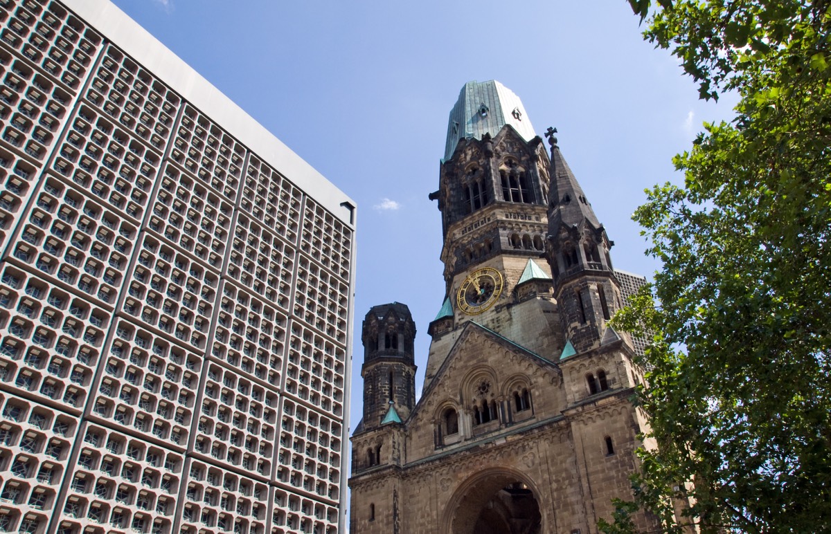 Motorrad-Gespann-vor-Gedächtniskirche