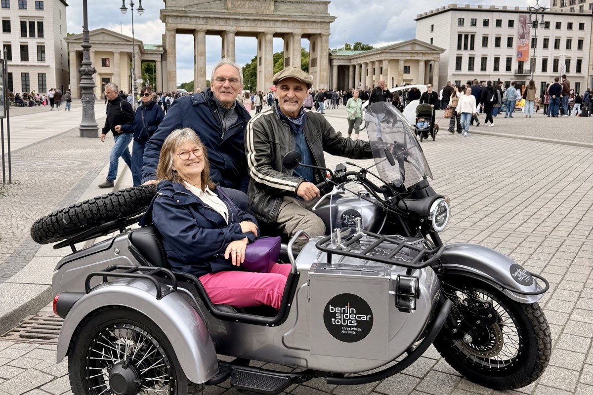 Sidecar-in-front-of-Brandenburg-Gate