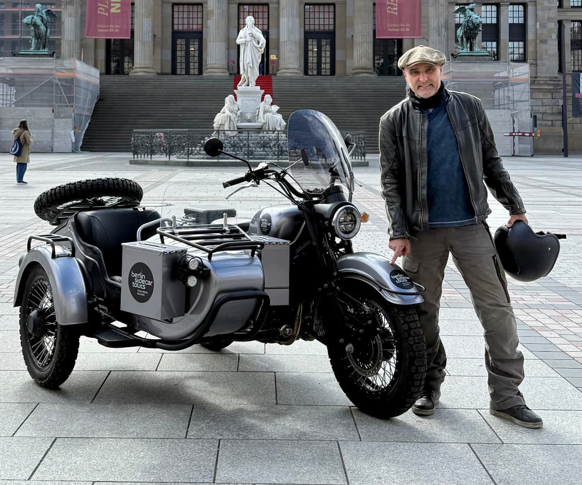 sidecar-in-fron-of-concert-house